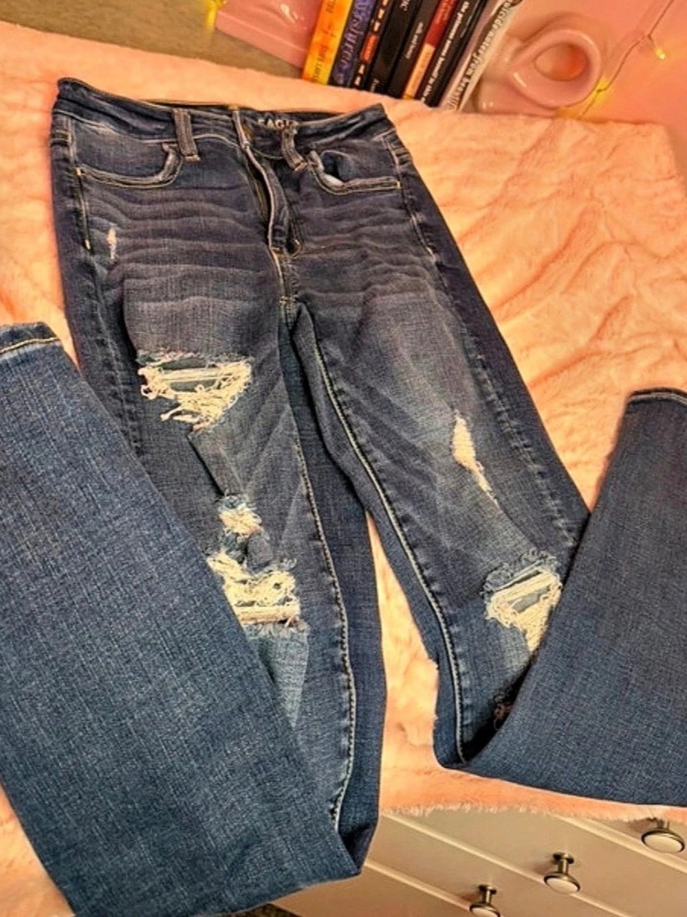American Eagle Distressed Skinny Jeans- NWOT